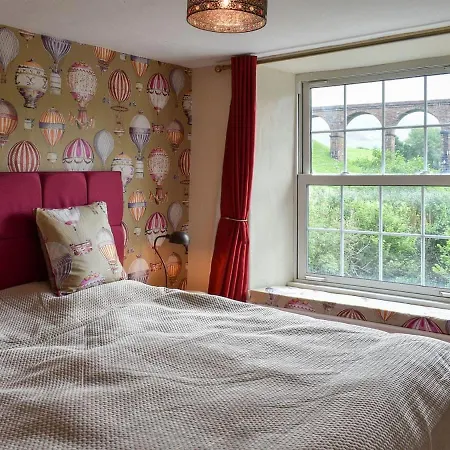 Half Island House - Uk31355
